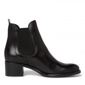 modischer, sportlicher Stiefel aus Leder in der Farbe schwarz mit Absatz